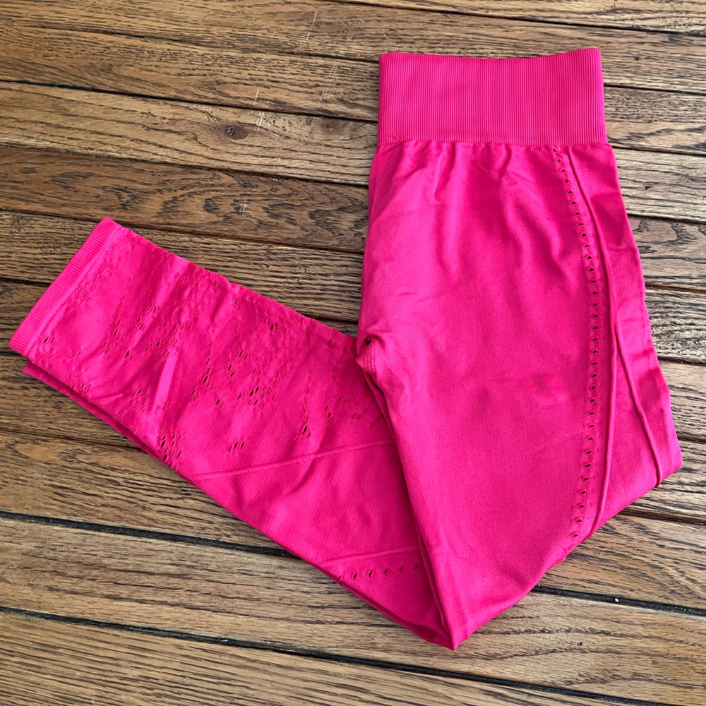 Seamless Fabletics Pink Leggings